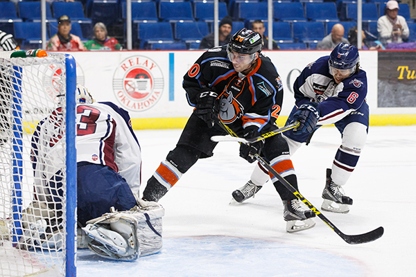Jesse Root of the Missouri Mavericks vs. the Tulsa Oilers