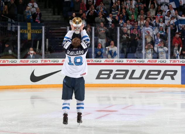 Vili Saarijarvi Holds 2016 World Junior Championship Trophy Aloft