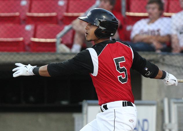 Sioux City Explorers SS Noah Perio, Jr. in Action