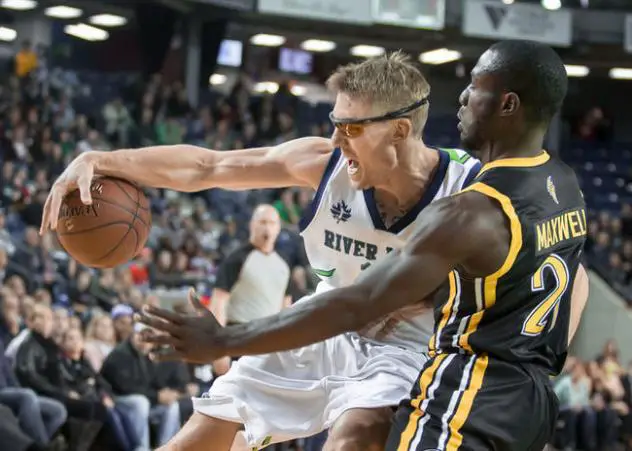 Niagara River Lions Drive against the London Lightning