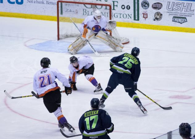 Bloomington Thunder Prepares to Shoot vs. the Youngstown Phantoms
