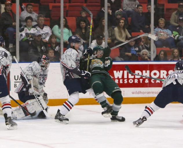 Tri-City Americans Tussle with the Everett Silvertips