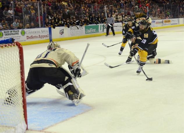 Mississippi RiverKings Forward Todd Hosmer Shoots at Knoxville Ice Bears Goaltender Brian Billett