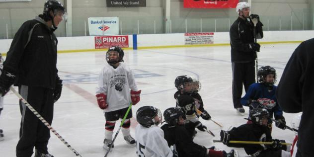 Manchester Monarchs Help with Youth Hockey