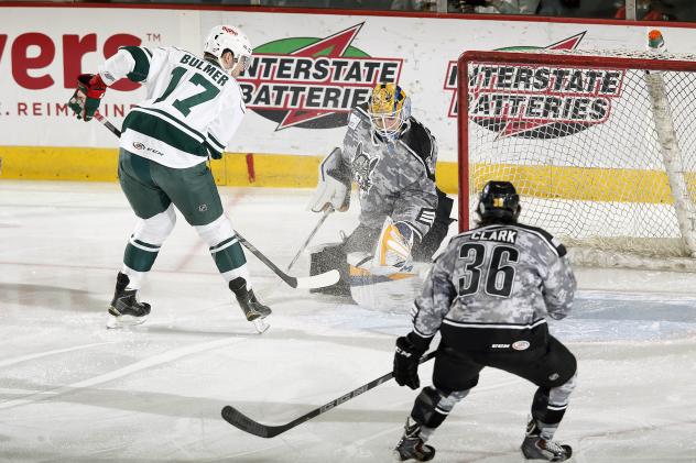 Chicago Wolves Fend off the Iowa Wild Attack