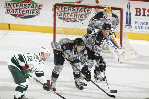 Chicago Wolves Defense Sets up vs. the Iowa Wild
