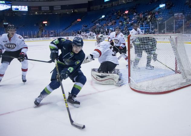 Patrick Curry of the Bloomington Thunder vs. the Chicago Steel