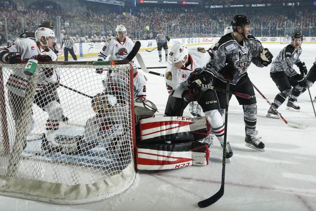Chicago Wolves Stack up in Front of the Rockford IceHogs Goal