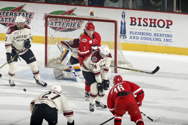 Chicago Wolves Defend against the Charlotte Checkers