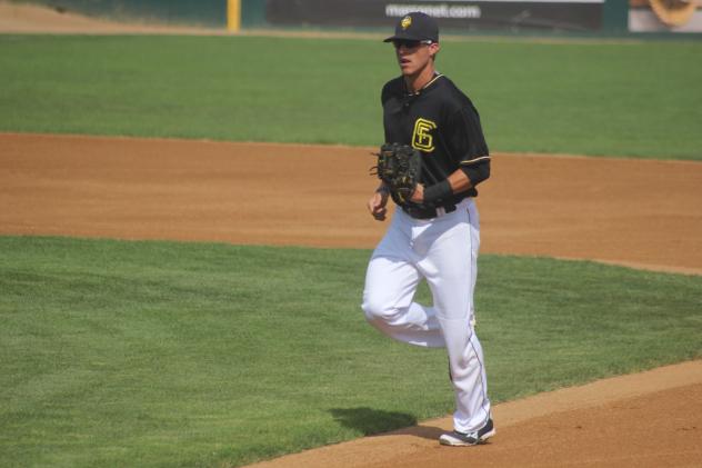 Sioux Falls Canaries Shortstop Jerome Pena Jogs In