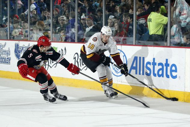 Chicago Wolves LW Yannick Veilleux vs. the Grand Rapids Griffins