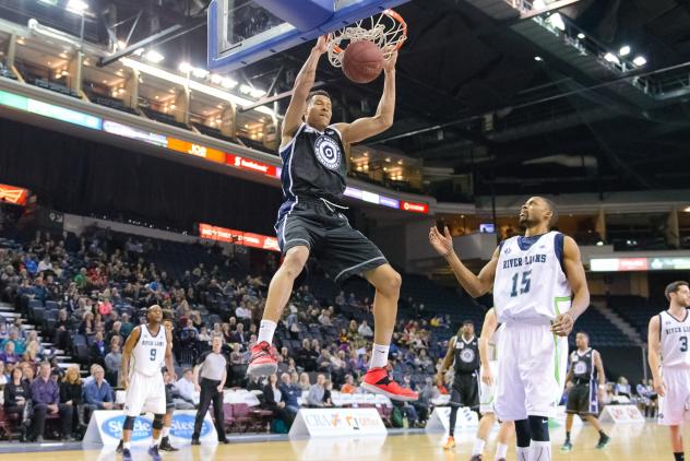 Halifax Hurricanes Dunk on the Niagara River Lions