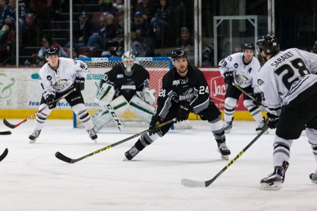Idaho Steelheads Defense Sets up vs. the Utah Grizzlies
