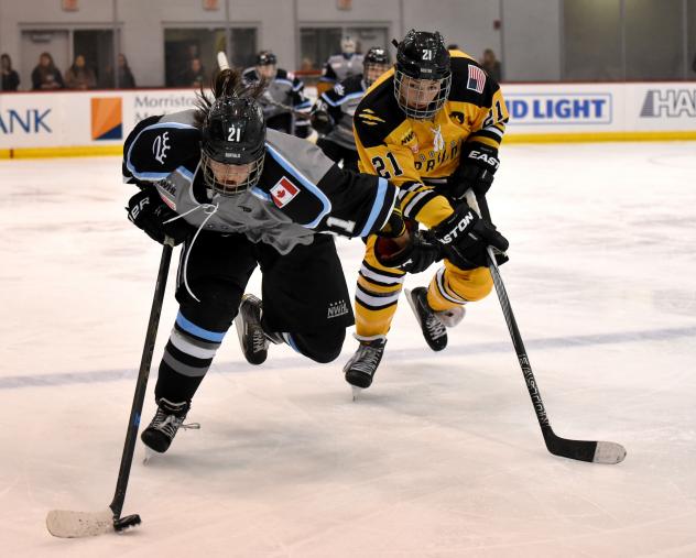 Devon Skeats of the Buffalo Beauts vs. Hilary Knight of the Boston Pride