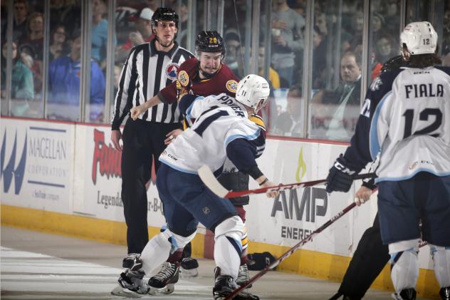 Chicago Wolves RW Cody Beach Fights with the Milwaukee Admirals