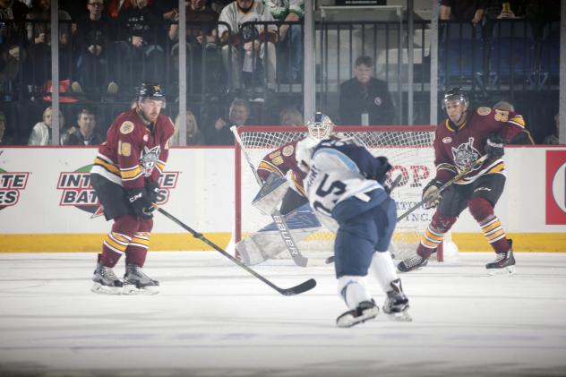 Chicago Wolves Defense Set up to Stop the Milwaukee Admirals