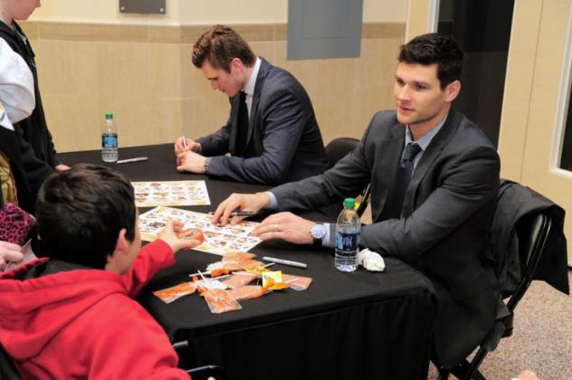 Lehigh Valley Phantoms Sign Autographs