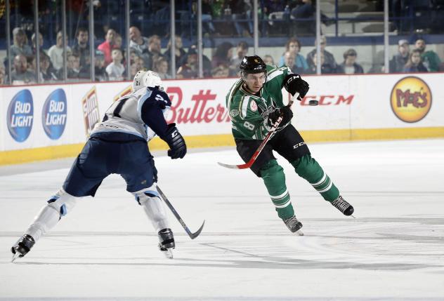 Chicago Wolves RW Ty Rattie vs. the Milwaukee Admirals