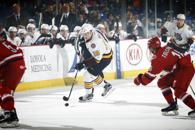 Chicago Wolves LW Yannick Veilleux vs. the Charlotte Checkers