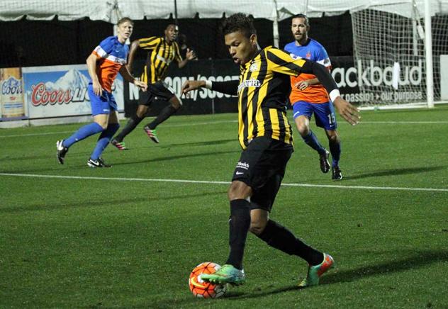 Charleston Battery Controls the Ball vs. FC Cincinnati