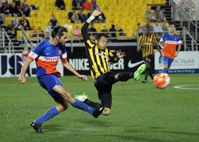 Charleston Battery Dives for the Ball vs. FC Cincinnati