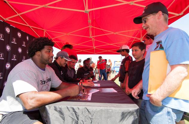 Arizona Rattlers Sign Autographs at Fan Fest