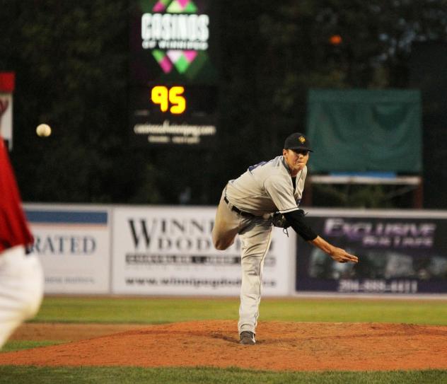 Sioux Falls Canaries Pitcher Shawn Blackwell on the Mound