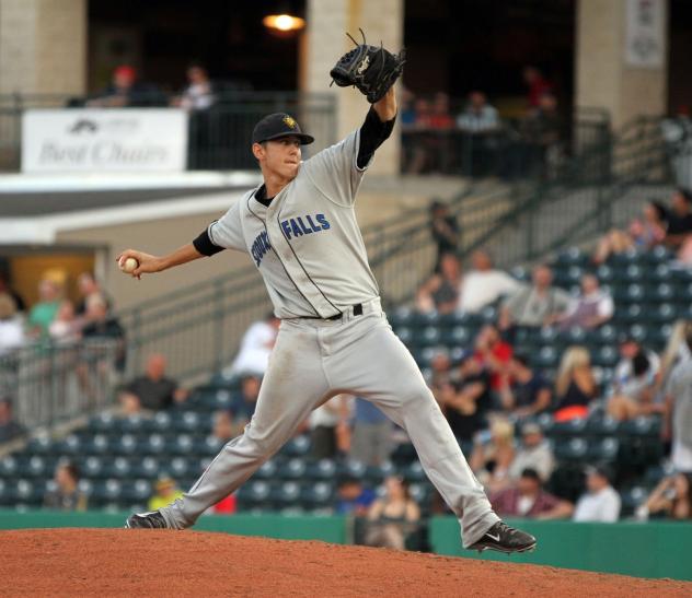 Sioux Falls Canaries Pitcher Shawn Blackwell Winds Up