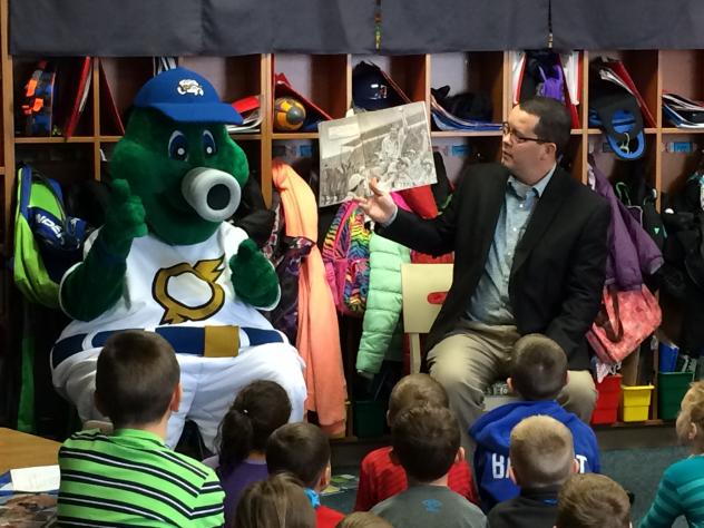 Storm Chasers Director of Sales Sean Olson at Patriot Elementary for Reading Across America