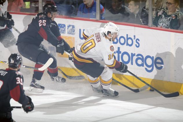 Chicago Wolves RW Zach O'Brien Fights for the Puck vs. the Lake Erie Monsters