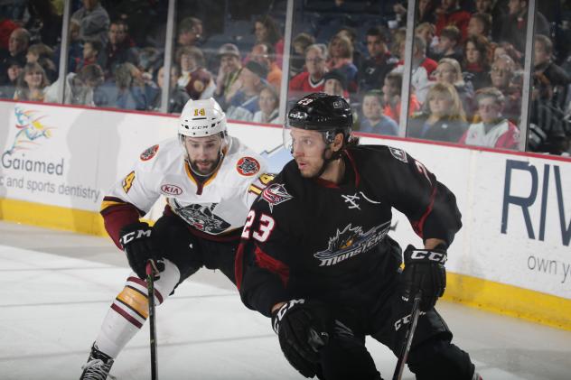 Chicago Wolves F Justin Selman Closes in on the Lake Erie Monsters