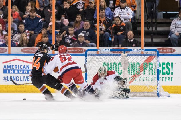 Spencer Asuchak and Goaltender Jake Hildebrand of the Allen Americans vs. the Missouri Mavericks