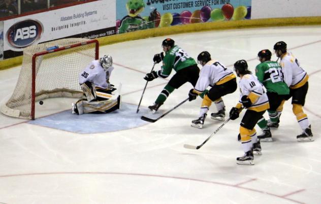 Luke Sandler of the Louisiana IceGators Scores vs. the Mississippi RiverKings