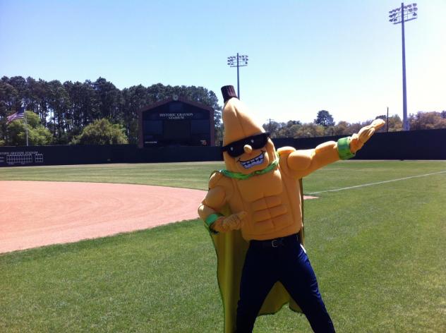 Savannah Bananas Mascot Split Shows his Moves