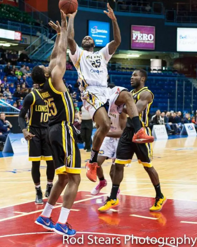 Saint John Mill Rats Go up for a Shot vs. the London Lightning