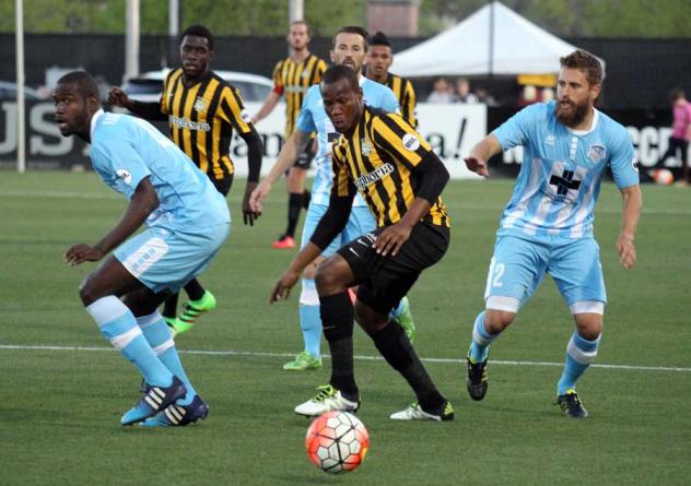 Charleston Battery Eye the Ball vs. the Wilmington Hammerheads