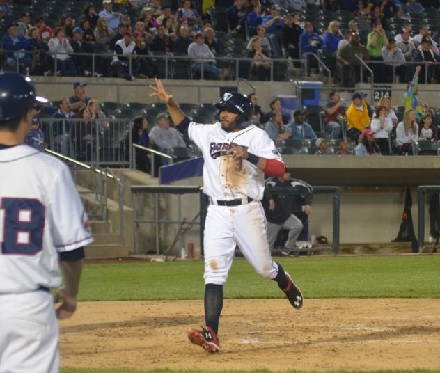Eric Farris Scores for the Somerset Patriots