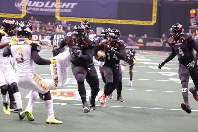 Brandon Thompkins of the Orlando Predators Runs vs. the LA KISS