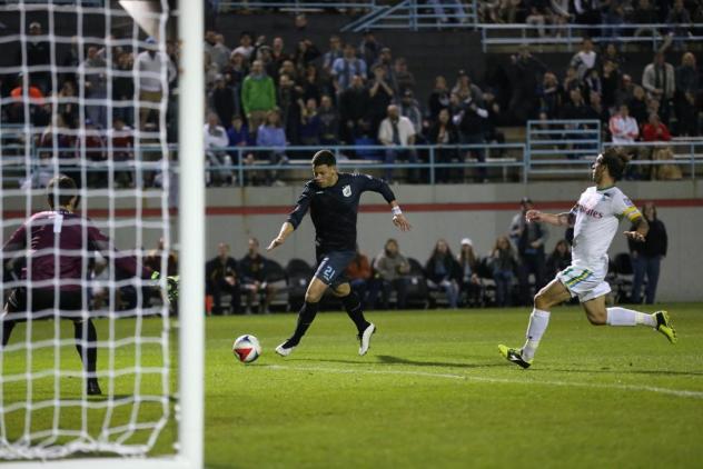 Minnesota United Forward Christian Ramirez Eyes the Goal vs. the New York Cosmos