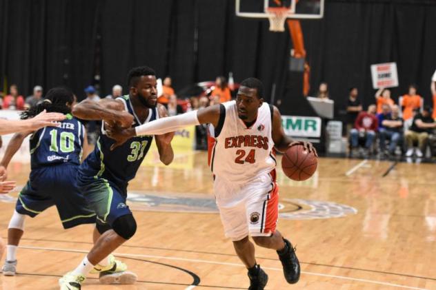 Windsor Express Drive against the Niagara River Lions