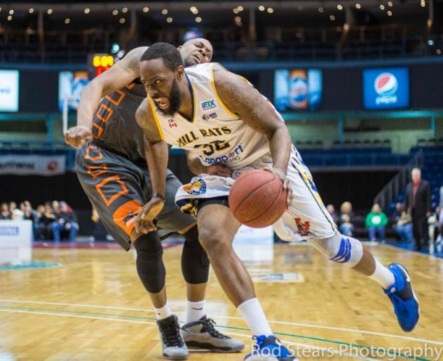 Saint John Mill Rats Drive against the Moncton Miracles