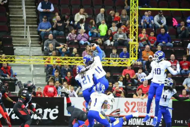 Tampa Bay Storm WR Phillip Barnett Grabs an Onside Kick vs. the Cleveland Gladiators