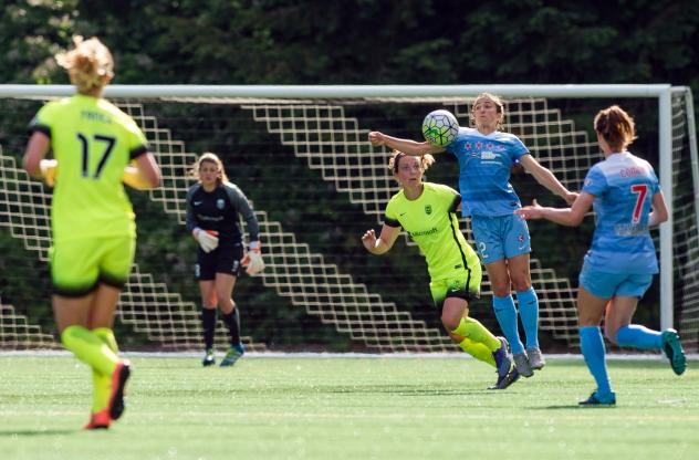 Chicago Red Stars Defend against Seattle Reign FC