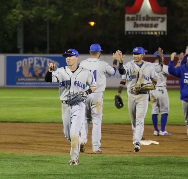 Sioux Falls Canaries Celebrate a Win