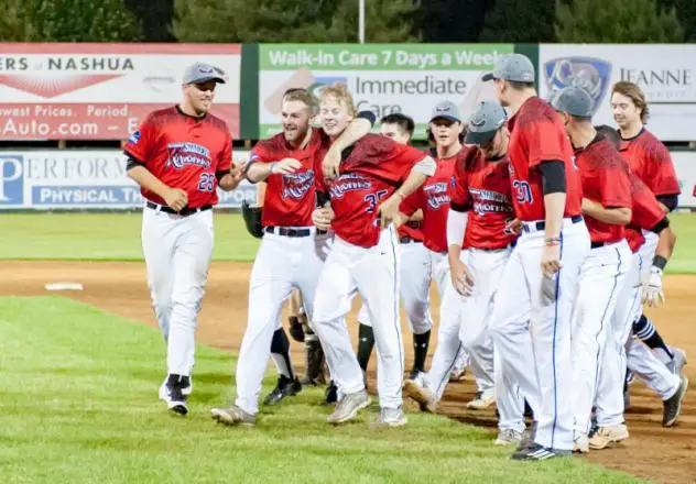 Nashua Silver Knights Celebrate a Win