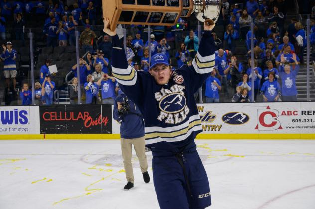 Sioux Falls Stampede Forward Kieffer Bellows Hoists the Clark Cup