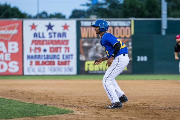 : Winnipeg Holds off Canaries in 12-8 Victory