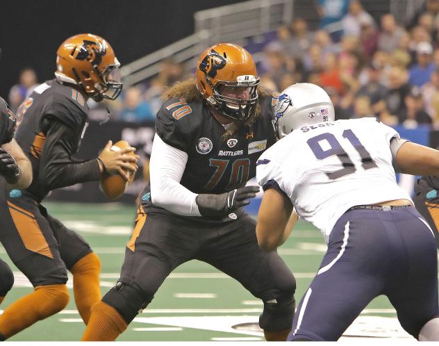 OL Mudge Earns Spaulding Offensive Lineman of the Year