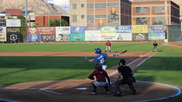 Peters' Homer Lifts Raptors