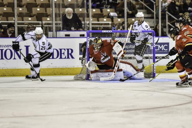 Monarchs Fall to Thunder in Shootout, 4-3